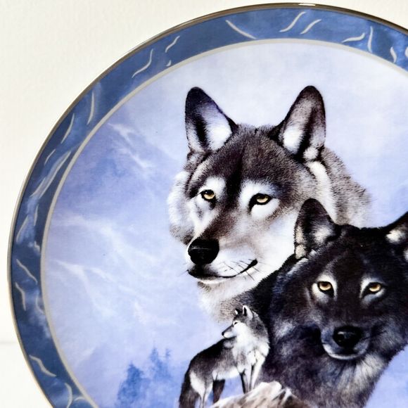 Bradford Exchange Midnight Royalty “Spirit of The Wilderness” Decorative Plate - Picture 3 of 7